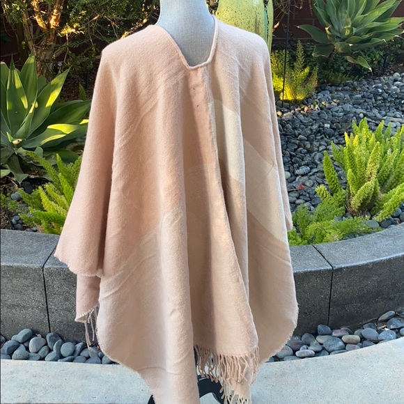 Wrap/Shawl - Picture 3 of 6